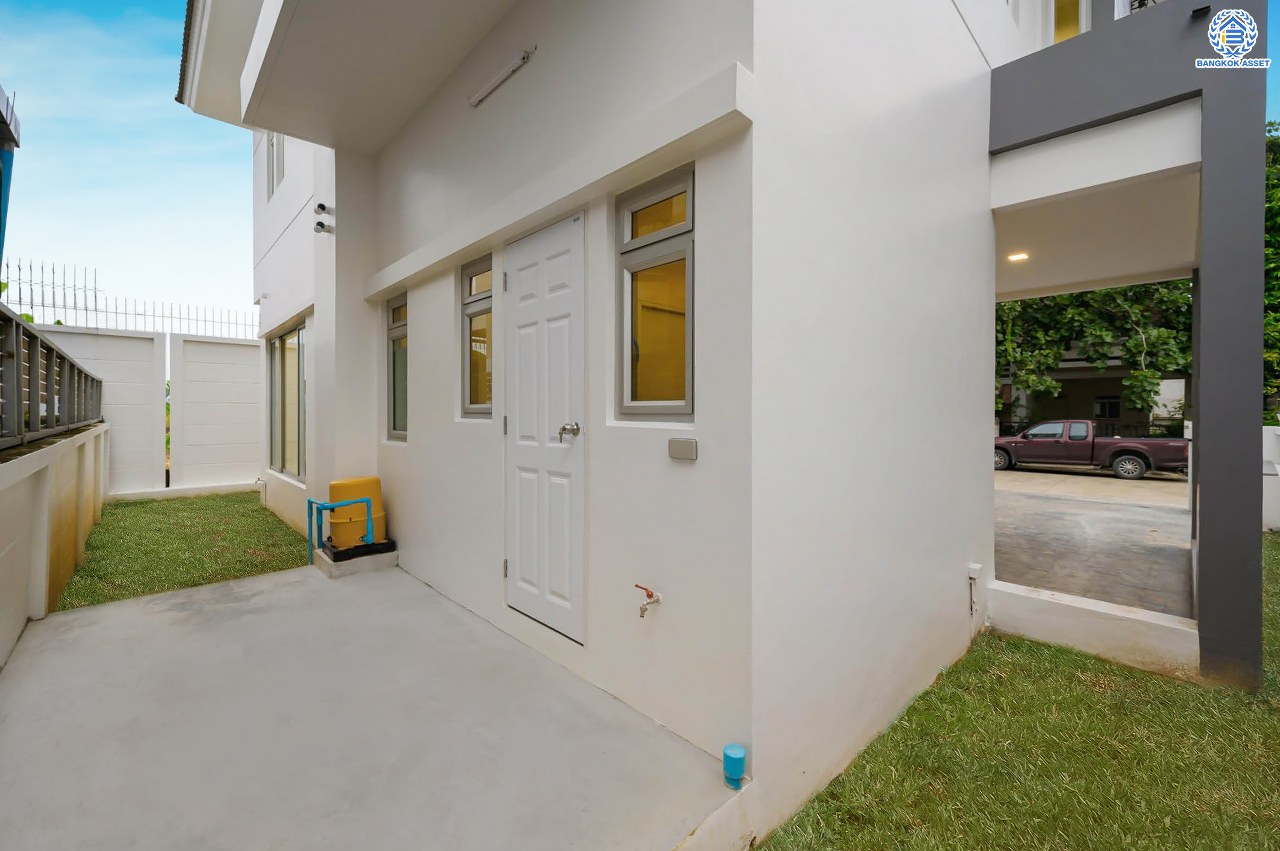 บ้านมือสองตกแต่งใหม่ โครงการ ไลฟ์ บางกอก บูเลอวาร์ด ปิ่นเกล้า-เพชรเกษม เนื้อที่กว้างกว่า 52.5 ตร.ว ฟังก์ชัน 3 ห้องนอน 3 ห้องน้ำ 2 ที่จอดรถ บนทำเลติดถนนพุทธมณฑลสาย4 ตอบโจทย์กับทุกครอบครัว ใกล้แหล่งช้อปปิ้ง "เซ็นทรัล ศาลายา" รถไฟฟ้าสายสีน้ำเงิน "สถานีหลักสอง" และจุดขึ้นทางด่วน "ศรีรัช"